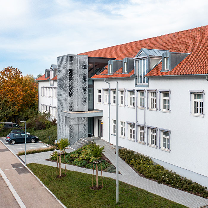 Außenansicht Staatliches Hochbauamt Schwäbisch Hall mit barrierefreiem Zugang